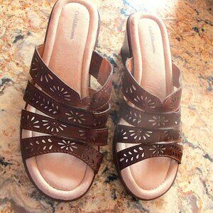 Croft & Barrow Women's 6 1/2 Med. Brown Sandal 2 1/2" Wedge Heel Pre-Owned